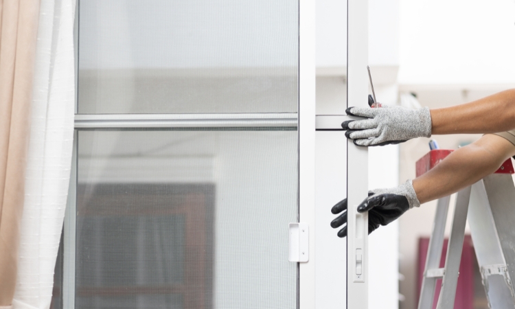 How to maintain Sliding Shower Screens