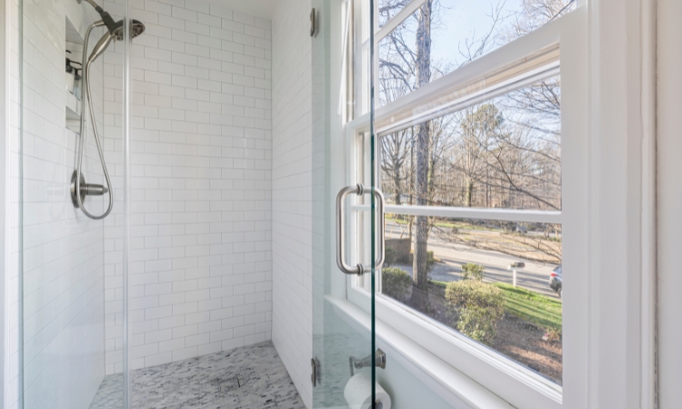 common types of glass shower screens