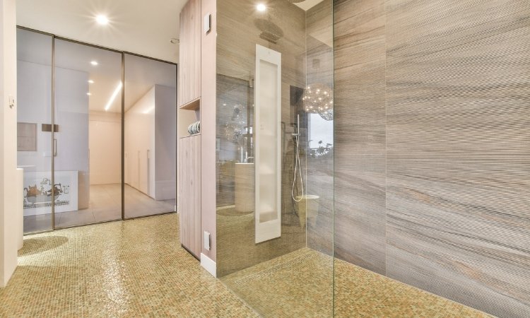 uses of fixed shower screens